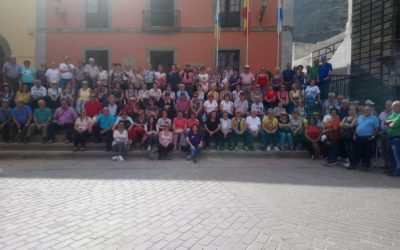 Un grupo de mayores del municipio participa en una excursión a Garachico